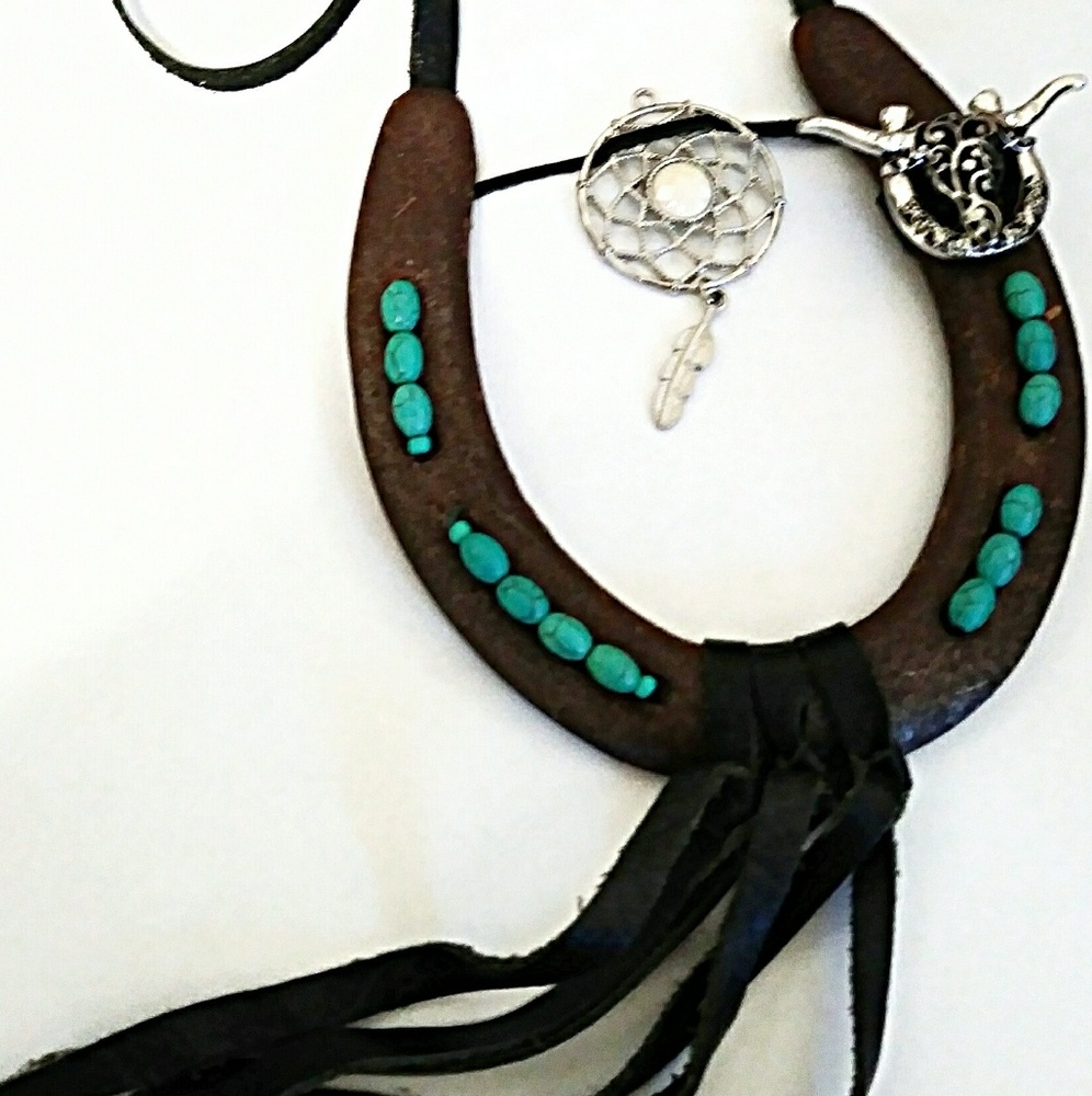 horse shoe hanging wall decor